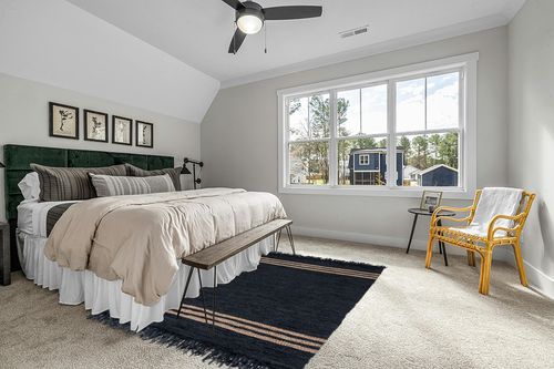 Safavieh Vintage Leather Collection Area Rug - 6' x 9', Black & Beige, Handmade Modern Decorative, Ideal for High Traffic Areas in Living Room, Bedroom (VTL702Z) in Grey Traditional Bedroom with King Bed