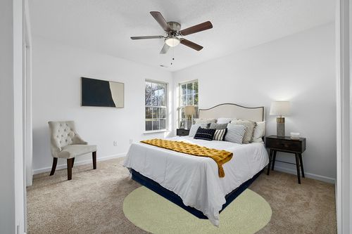 SUPERIOR Reversible Braided Indoor/Outdoor Area Rug, 6' Round, Fog Green in White and Yellow Modern Bedroom