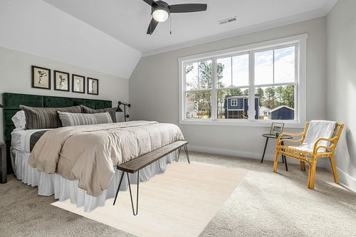 SAFAVIEH Adirondack Collection Area Rug - 6' x 9', Champagne & Cream, Modern Ombre Design, Non-Shedding & Easy Care, Ideal for High Traffic Areas in Living Room, Bedroom (ADR113W) in Grey Traditional Bedroom with King Bed