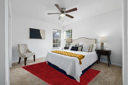 Red Shag Rug 6'x9' in White and Yellow Modern Bedroom