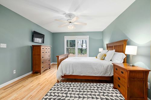 JONATHAN Y MOH206A-4 Aisha Moroccan Triangle Geometric Indoor Farmhouse Area-Rug Bohemian Minimalistic Easy-Cleaning Bedroom Kitchen Living Room Non Shedding, 4 X 6, Cream,Black in Teal and Orange Wood Bedroom