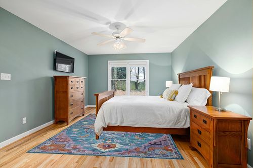 SAFAVIEH Crystal Collection Area Rug - 8' x 10', Teal & Rose, Medallion Distressed Design, Non-Shedding & Easy Care, Ideal for High Traffic Areas in Living Room, Bedroom (CRS501T) in Teal and Orange Wood Bedroom