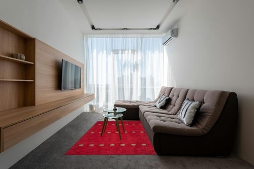 SAFAVIEH Himalaya Collection Area Rug - 5' x 8', Red, Handmade Wool, Ideal for High Traffic Areas in Living Room, Bedroom (HIM590Q) in Grey Living Room with Brown Couch