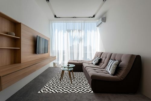 nuLOOM Kellee Hand Tufted Geometric Wool Area Rug, 5x8, Black in Grey Living Room with Brown Couch