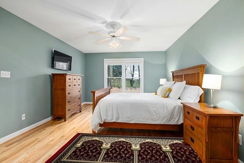 Modefa Turkish Islamic Prayer Rug - Multi Person Janamaz Sajada for Family or Mosque - Large Gathering & Group Praying Carpet - Wide Plush Velvet Praying Mat (Long 4 Person Red/Green) in Teal and Orange Wood Bedroom