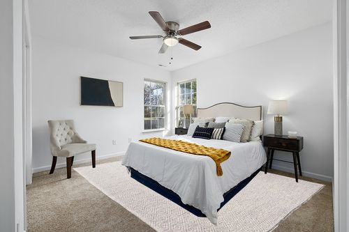 SAFAVIEH Natura Collection Area Rug - 9' x 12', Ivory & Light Grey, Handmade Wool, Ideal for High Traffic Areas in Living Room, Bedroom (NAT503A) in White and Yellow Modern Bedroom