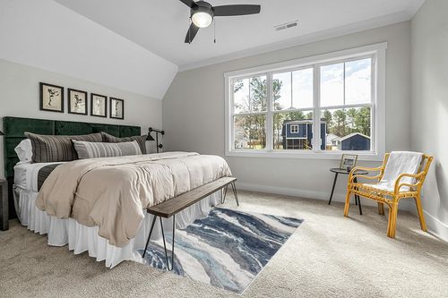 LUXE WEAVERS Lagos Collection 7983 Blue 5x7 Art Deco Area Rug in Grey Traditional Bedroom with King Bed