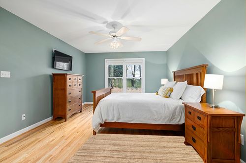 nuLOOM Rigo Hand Woven Farmhouse Jute Area Rug, 4' x 6', Natural in Teal and Orange Wood Bedroom