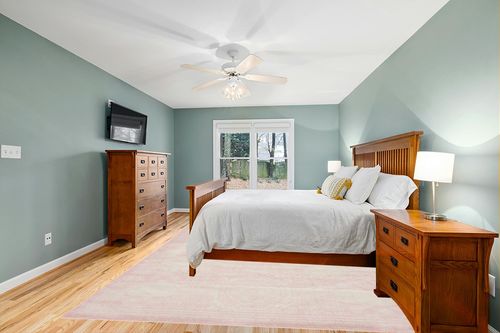 Rugs.com Dover Collection Rug – 9' x 12' Pink Low-Pile Rug Perfect for Living Rooms, Large Dining Rooms, Open Floorplans in Teal and Orange Wood Bedroom