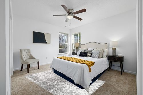 nuLOOM Deedra Modern Abstract Area Rug, 5x8, Grey in White and Yellow Modern Bedroom