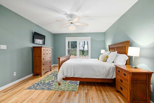 JONATHAN Y SMB110B-5 Zinnia Modern Floral Textured Weave Indoor Outdoor Area-Rug Bohemian Coastal Easy-Cleaning Bedroom Kitchen Backyard Patio Non Shedding, 5 X 8, Navy/Green in Teal and Orange Wood Bedroom