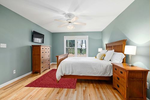 SAFAVIEH Dip Dye Collection Area Rug - 5' x 8', Red, Handmade Oriental Diamond Wool, Ideal for High Traffic Areas in Living Room, Bedroom (DDY151Q) in Teal and Orange Wood Bedroom