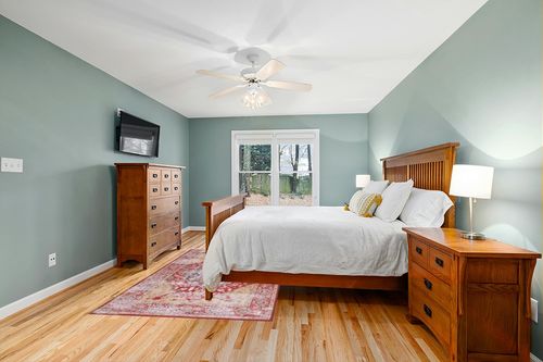 SAFAVIEH Tucson Collection Area Rug - 5' x 8', Rust & Gold, Persian Distressed Design, Non-Shedding Machine Washable & Slip Resistant Ideal for High Traffic Areas in Living Room, Bedroom (TSN131P) in Teal and Orange Wood Bedroom