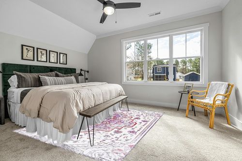 SAFAVIEH Skyler Collection 8' x 10' Ivory/Purple SKY111V Boho Medallion Distressed Non-Shedding Living Room Dining Bedroom Area Rug in Grey Traditional Bedroom with King Bed