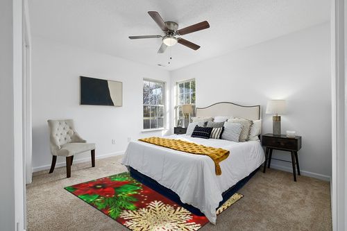 ALAZA Christmas Area Rugs, Area Rugs 5x7 for Living Room Bedroom Home Decorative Christmas Poinsettia and Snowflakes (1) in White and Yellow Modern Bedroom