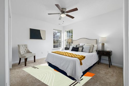Safavieh Rodeo Drive Collection Area Rug - 5' x 8', Green & Rust, Handmade Mid-Century Modern Abstract Wool, Ideal for High Traffic Areas in Living Room, Bedroom (RD860Y) in White and Yellow Modern Bedroom