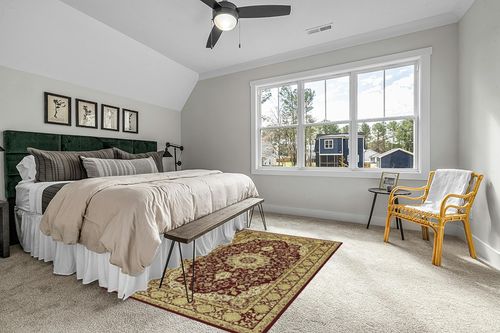WESTLOOM Area Rug 5x8 Vintage Bohemian Medallion Rugs Boho Floral Floor Cover Indoor Soft Plush Rug Retro Oriental Non-Slip Floor Mat Non-Slip Non-Shedding Throw Carpet for Living Room Bedroom Red in Grey Traditional Bedroom with King Bed