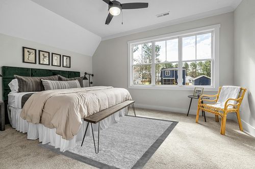 nuLOOM Marianne Handmade Wool Border Area Rug, 6' x 9', Grey in Grey Traditional Bedroom with King Bed