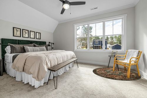 Moynesa Ultra-Thin Washable Round Rug - 6ft Large Dining Room Round Area Rug, Vintage Living Room Mat Stain Resistant Office Carpet for Bedroom Mudroom Kitchen Apartment Basement Foyer in Grey Traditional Bedroom with King Bed