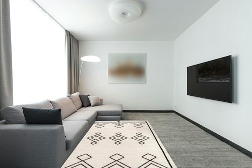 nuLOOM Saniyah Geometric Diamond Area Rug, 5x8, Beige in Modern Living Room with Grey Couch