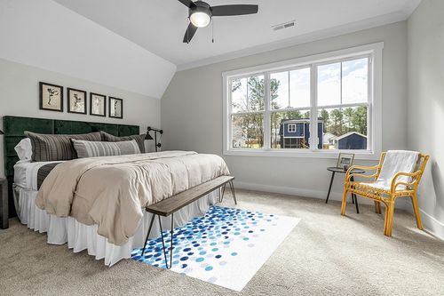 Teounai Light Blue and White Small Round Overlapping Area Rugs, Modern Minimalist Decorative Rugs, Soft Fluffy Washable Non-Slip and Durable Very for Living Room Bedroom Study Dining Room 5 x 7ft in Grey Traditional Bedroom with King Bed