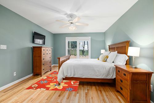 SAFAVIEH Blossom Collection 5' x 8' Rust / Multi BLM673A Handmade Premium Wool Area Rug in Teal and Orange Wood Bedroom