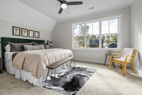 nuLOOM Remona Modern Abstract Area Rug, 5x8, Grey in Grey Traditional Bedroom with King Bed