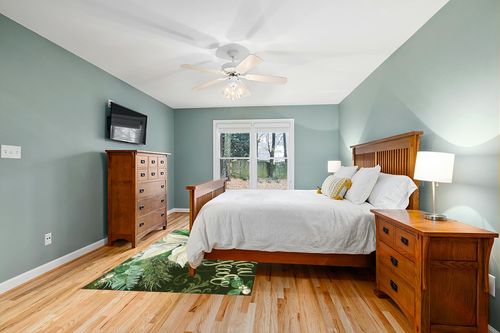 OComster Merry Christmas Rectangle Shape Large Area Rugs - 5 x 8 Feet White Xmas Poinsettia Pine Needle Green Retro - (Non-Woven + Rubber) Low File Floor Mat in Teal and Orange Wood Bedroom