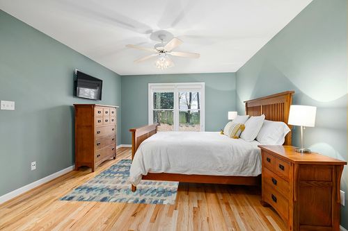 Dash and Albert Paint Chip Blue Hand Micro Hooked Wool Rug, 5 X 8 Feet, Blue/Green Geometric Pattern in Teal and Orange Wood Bedroom