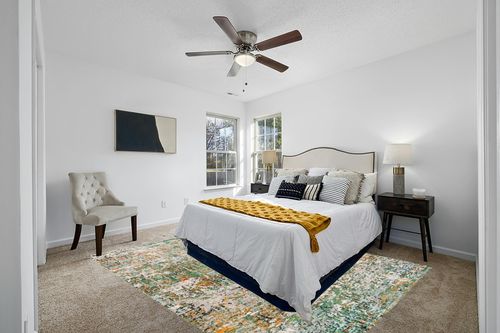 Green/Turquoise Contemporary Shed Resistant, Stain Resistant Living Room Area Rug in White and Yellow Modern Bedroom