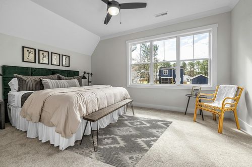 JONATHAN Y SBH107B-5 Sumak High-Low Pile Neutral Diamond Kilim Indoor Outdoor Area-Rug Bohemian Geometric Easy-Cleaning Bedroom Kitchen Backyard Patio Non Shedding, 5 ft x 8 ft, Gray/White/Black in Grey Traditional Bedroom with King Bed