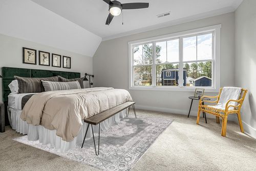 JONATHAN Y MDP403E-8 Rosalia Cottage Medallion Indoor Area-Rug Vintage Bohemian Easy-Cleaning Bedroom Kitchen Living Room Non Shedding, 8 ft x 10 ft, Gray/Dark Gray in Grey Traditional Bedroom with King Bed