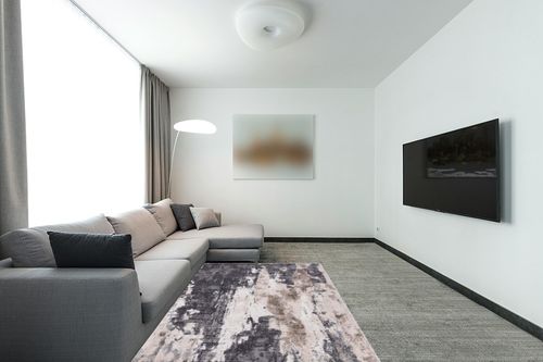 LUXE WEAVERS Euston Gray 5 x 7 Abstract Modern Area Rug in Modern Living Room with Grey Couch