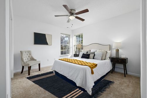 Safavieh Vintage Leather Collection Area Rug - 6' x 9', Black & Beige, Handmade Modern Decorative, Ideal for High Traffic Areas in Living Room, Bedroom (VTL702Z) in White and Yellow Modern Bedroom