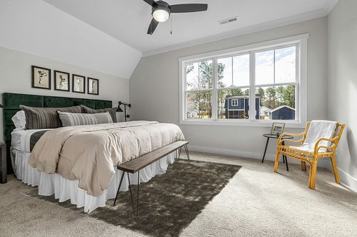 Paris Shag Collection 8' x 10' Silve in Grey Traditional Bedroom with King Bed