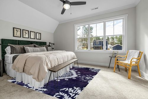 SAFAVIEH Stone Wash Collection 8' x 10' Deep Purple STW235K Hand-Knotted Medallion Premium Wool & Viscose Area Rug in Grey Traditional Bedroom with King Bed
