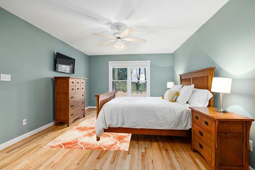 SAFAVIEH Dip Dye Collection 5' x 8' Orange / Ivory DDY685K Handmade Trellis Watercolor Premium Wool Area Rug in Teal and Orange Wood Bedroom