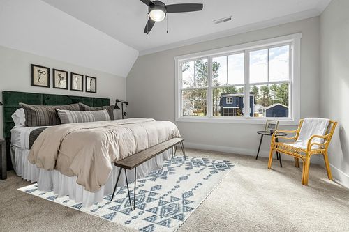 Rugs America Gallagher Collection GL50A Royal Nova Transitional Vintage Area Rug 8' x 10' in Grey Traditional Bedroom with King Bed