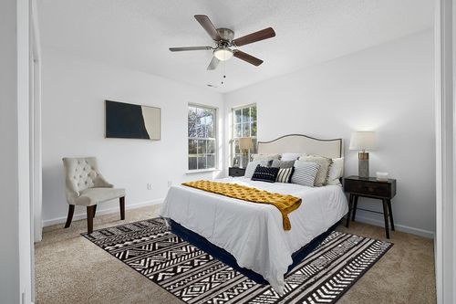 HOMEGNOME Indoor Outdoor Distressed Bohemian Area Rug (8'x10', Black) in White and Yellow Modern Bedroom