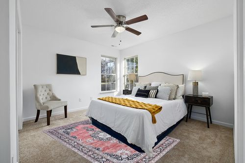 JONATHAN Y WSH201B-5 Bausch Bohemian Distressed Chenille Machine-Washable Indoor Area Rug, Classic, Mid-Century, Rustic for Bedroom,Kitchen,Living Room,Non Shedding,Easy-Washing, Pink, 5 X 8 in White and Yellow Modern Bedroom