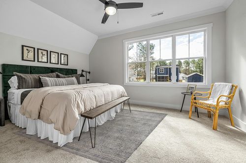 SAFAVIEH Abstract Collection Area Rug - 8' x 10', Ivory & Charcoal, Handmade Wool, Ideal for High Traffic Areas in Living Room, Bedroom (ABT340H) in Grey Traditional Bedroom with King Bed