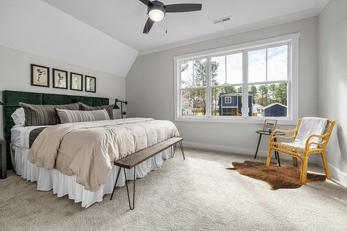 B BENRON Premium Cow Rug Retro Cow Hide Rug Vintage Cow Print Rug Large Ultra-Thin Faux Cowhide Rugs for Living Room Non Slip Area Rug Industry Style Hearth Rug Western Decor, Light Brown in Grey Traditional Bedroom with King Bed