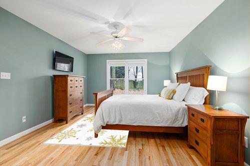 Christmas Area Rug 5 x 8, Washable Bedroom Rug Non-Slip Kitchen Rugs Non Shedding Floor Cover Mat Runner Rug for Living Room Dining Room Outdoor Carpet Romantic White Golden Snowflake in Teal and Orange Wood Bedroom