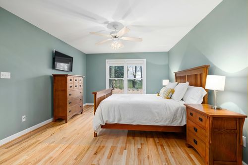 nuLOOM Ago Geometric Wool Area Rug, 5x8, Cream in Teal and Orange Wood Bedroom