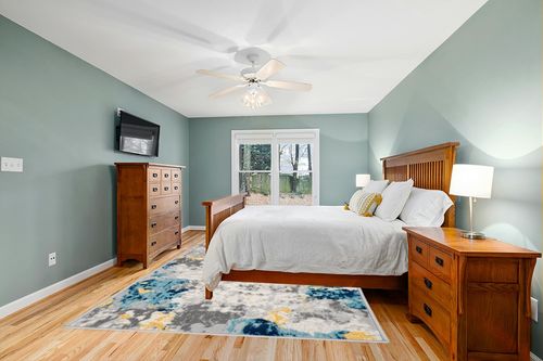 Cream Contemporary Soft Living Room Area Rug in Teal and Orange Wood Bedroom