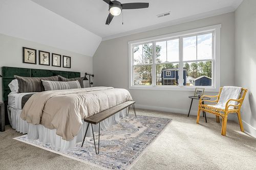 SAFAVIEH Oregon Collection Area Rug - 8' x 10', Beige & Grey, Oriental Distressed Design, Non-Shedding & Easy Care, Ideal for High Traffic Areas in Living Room, Bedroom (ORE898B) in Grey Traditional Bedroom with King Bed