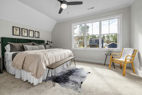 Sunshine Cowhides Genuine Salt and Pepper Cowhide Rug - Luxurious Cow Rug for Bedroom, Living Room, and Home Decor Enthusiasts - Masterpiece of Style and Functionality - 6x7ft (180x210cm) in Grey Traditional Bedroom with King Bed