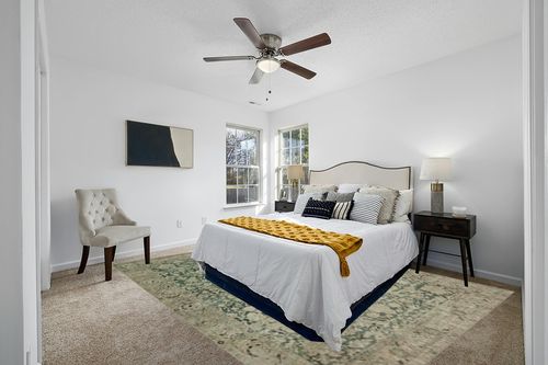 Loloi Magnolia Home by Joanna Gaines x Sinclair Jade/Sand 8'-6" x 11'-6" Area Rug in White and Yellow Modern Bedroom