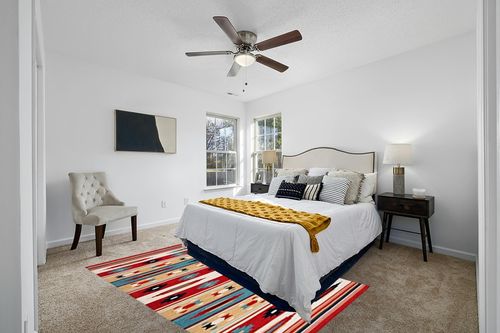 Safavieh Kilim Collection Area Rug - 5' x 8', Beige & Red, Handmade Flat Weave Wool, Ideal for High Traffic Areas in Living Room, Bedroom (KLM712A) in White and Yellow Modern Bedroom