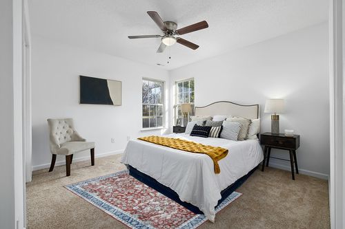 COZYLOOM 5x7 Vintage Bohemian Distressed Rug Oriental Floral Printed Rug Boho Chenille Soft Floor Cover for Living Room Bedroom Non-Slip Low Pile Washable Rug Foldable Thin Red in White and Yellow Modern Bedroom